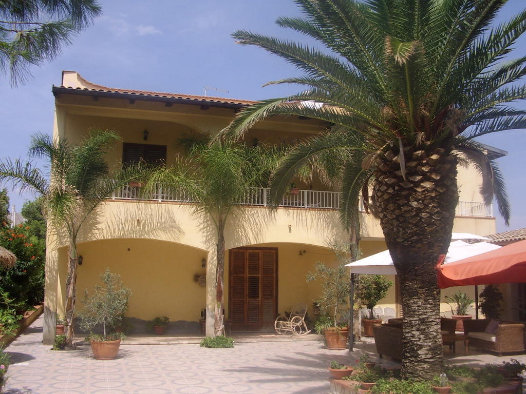 Pensión Valoroso Village Licata